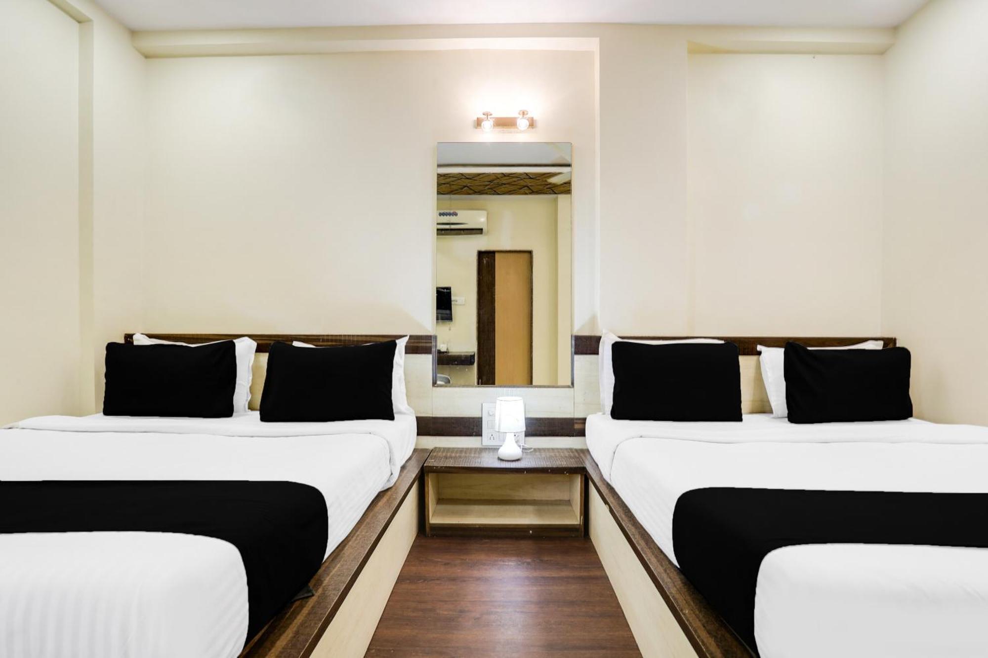 Super Hotel O Palkhi Road Near Sai Baba Temple Formerly Netra Sai Shirdi Ngoại thất bức ảnh
