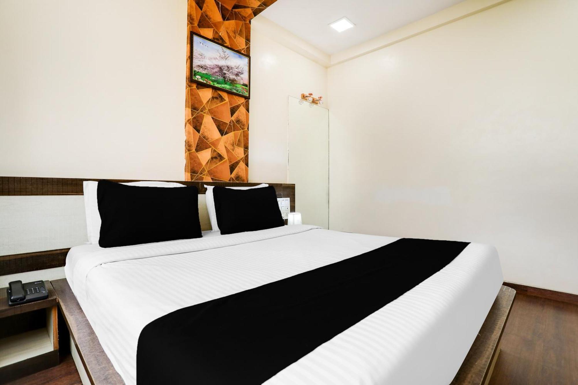Super Hotel O Palkhi Road Near Sai Baba Temple Formerly Netra Sai Shirdi Ngoại thất bức ảnh