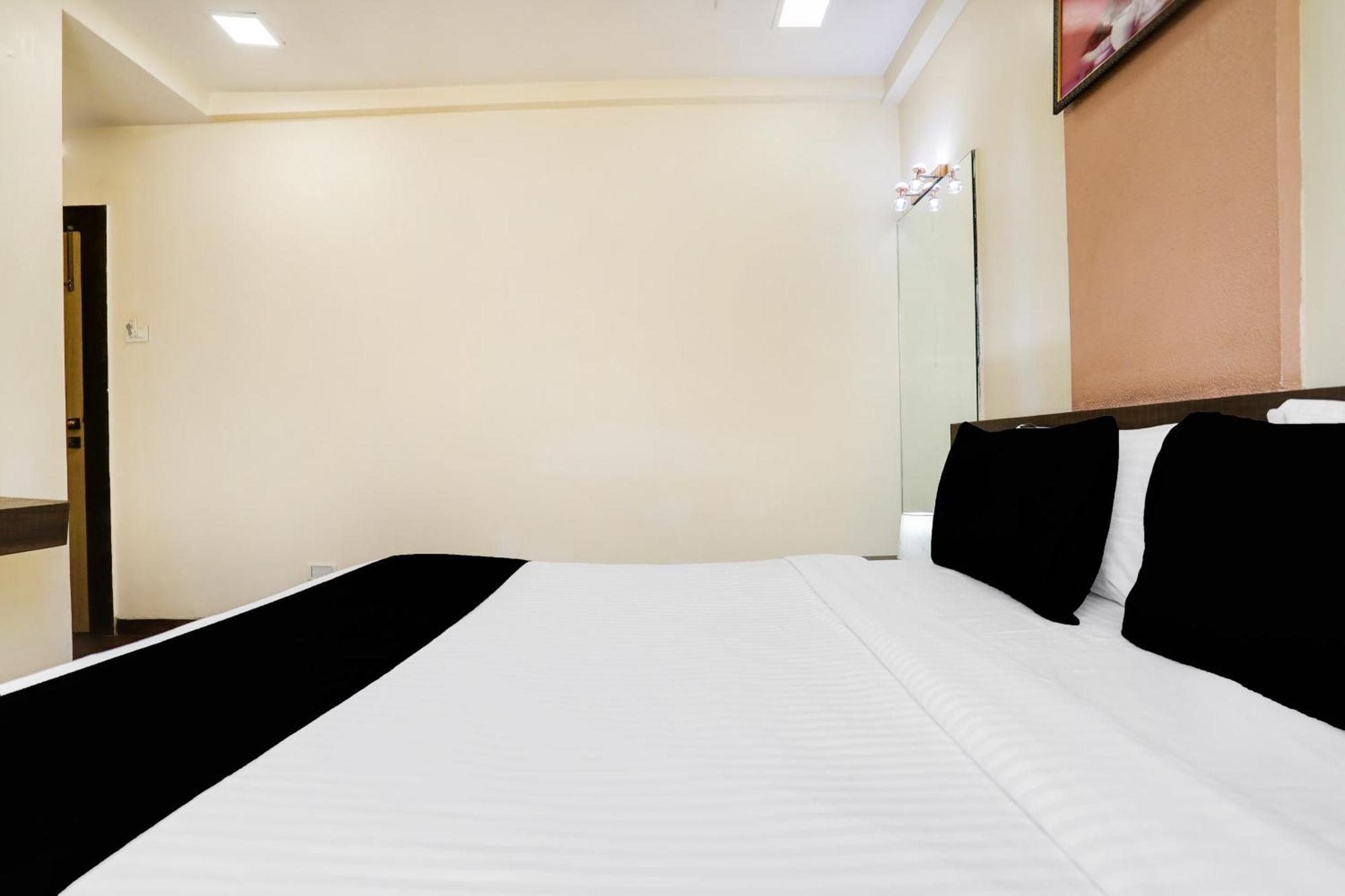 Super Hotel O Palkhi Road Near Sai Baba Temple Formerly Netra Sai Shirdi Ngoại thất bức ảnh