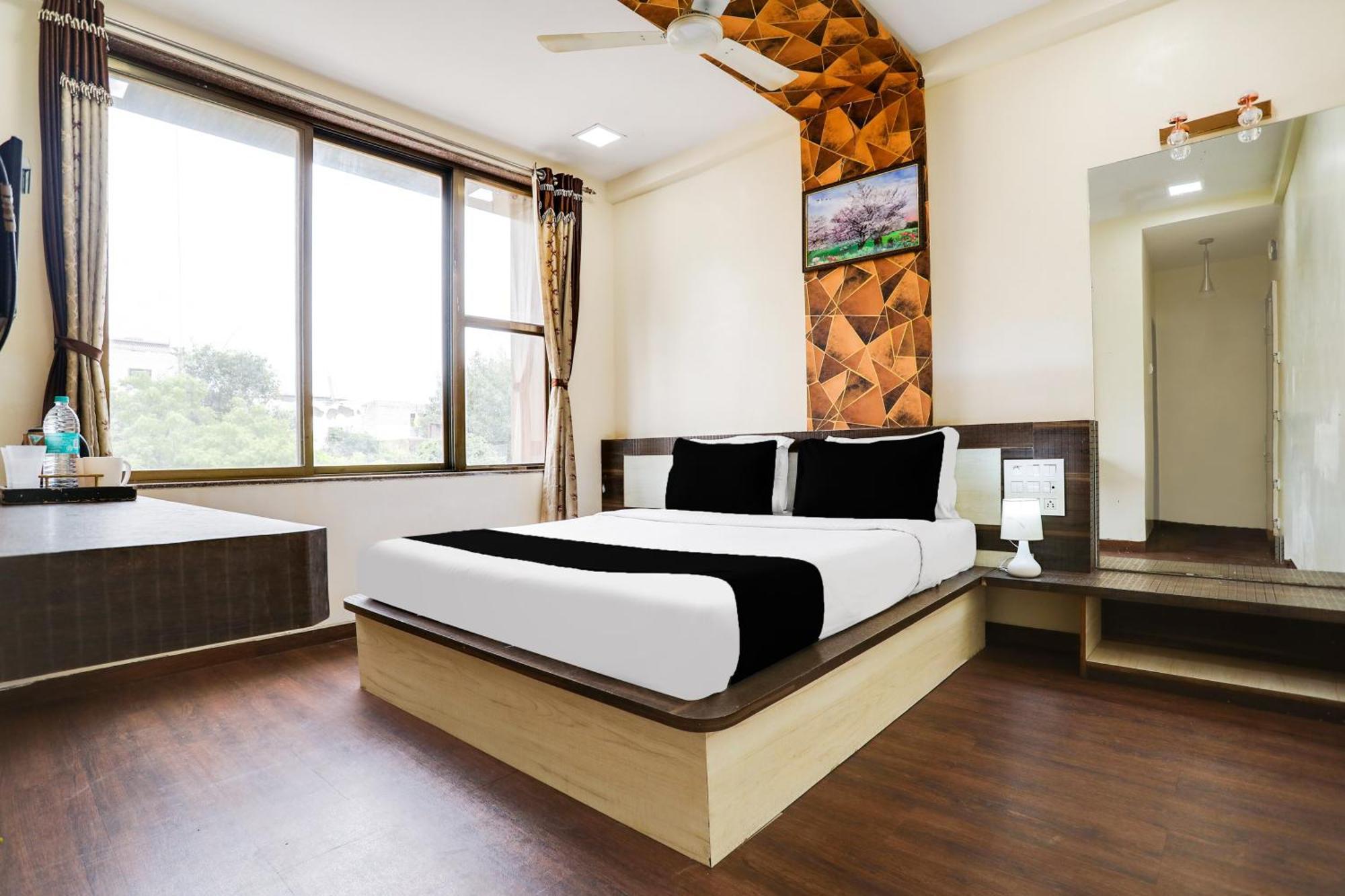 Super Hotel O Palkhi Road Near Sai Baba Temple Formerly Netra Sai Shirdi Ngoại thất bức ảnh